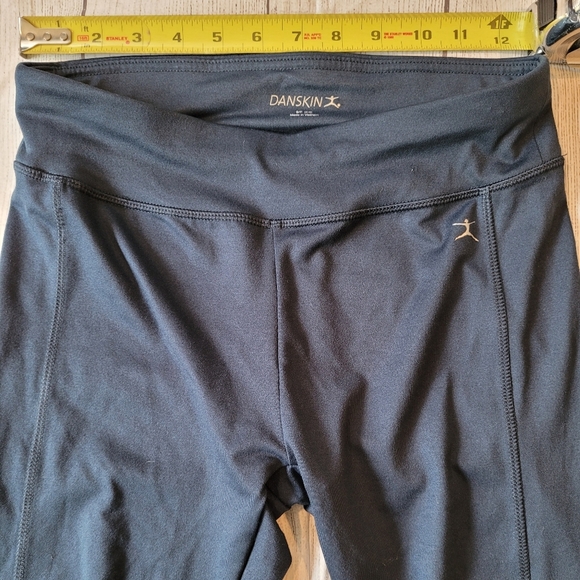 Danskin Navy Capri Criss-cross Athletic Leggings •Size Small• - Picture 4 of 6